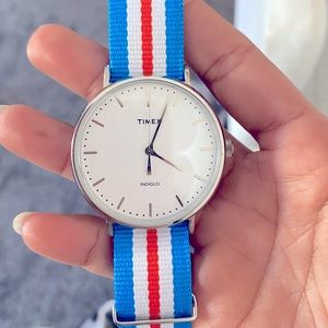 Timex Weekender Fairfield 41 Orange/Blue/White. nylon Slip-Tru Band TW2P91100